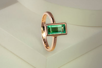 Rose gold solitaire ring with natural emerald - ANR001