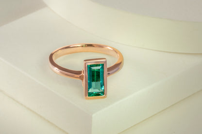 Rose gold solitaire ring with natural emerald - ANR001