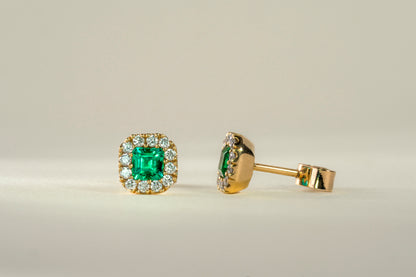 Aretes cluster oro amarillo con esmeralda y diamantes naturales - ARA026