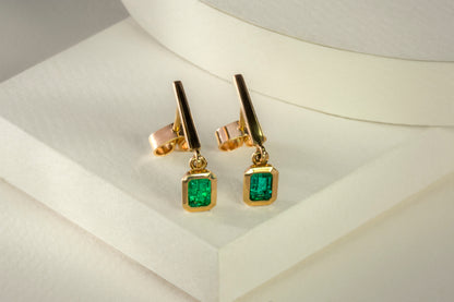 Aretes oro amarillo con esmeralda natural - ARA044