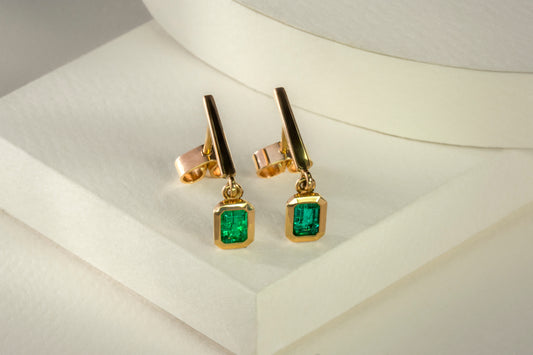 Yellow gold earrings with natural emerald - ARA044