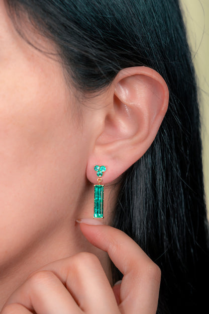 Aretes colgantes oro amarillo con esmeraldas naturales - ARA048