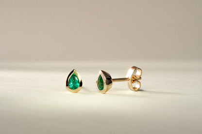 Yellow gold polka dot earrings with natural emerald - ARA059