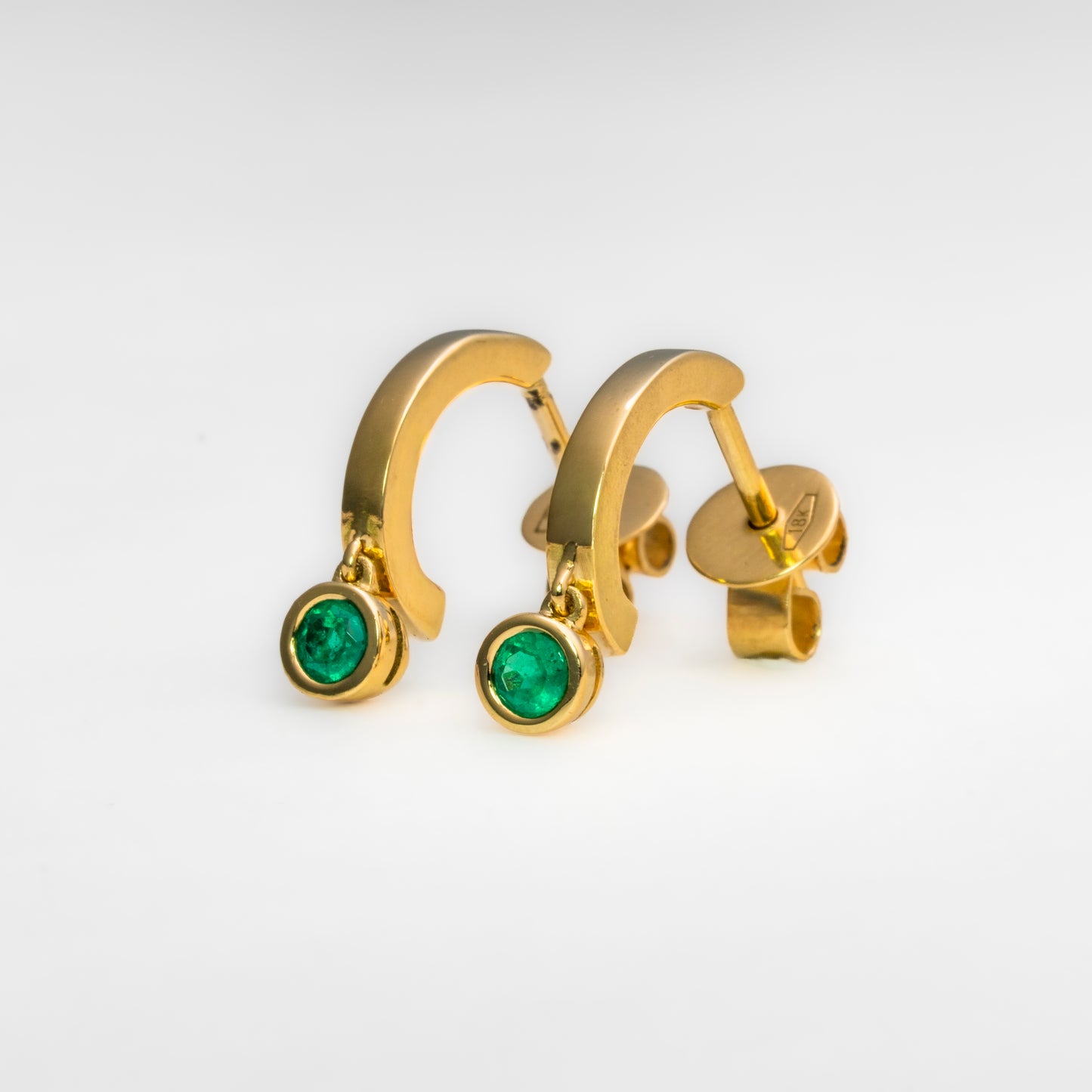Aretes colgantes oro amarillo con esmeraldas naturales - ARA122