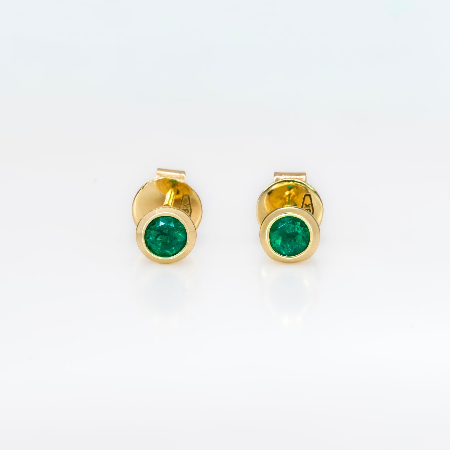 Aretes oro amarillo con esmeraldas naturales - ARA123
