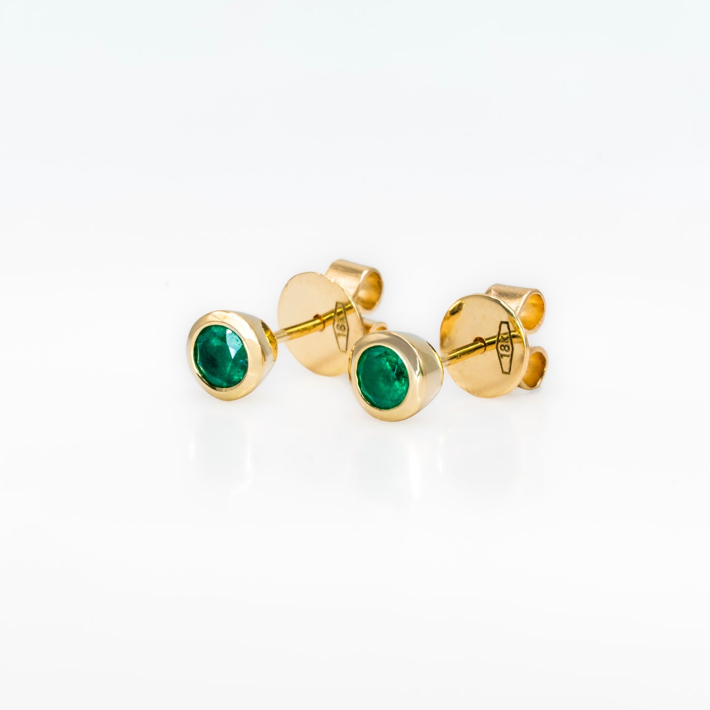 Aretes oro amarillo con esmeraldas naturales - ARA123