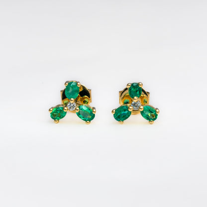 Aretes oro amarillo con esmeraldas y diamantes naturales - ARA130