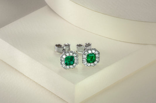 Aretes cluster oro blanco con esmeralda y diamantes naturales - ARB012
