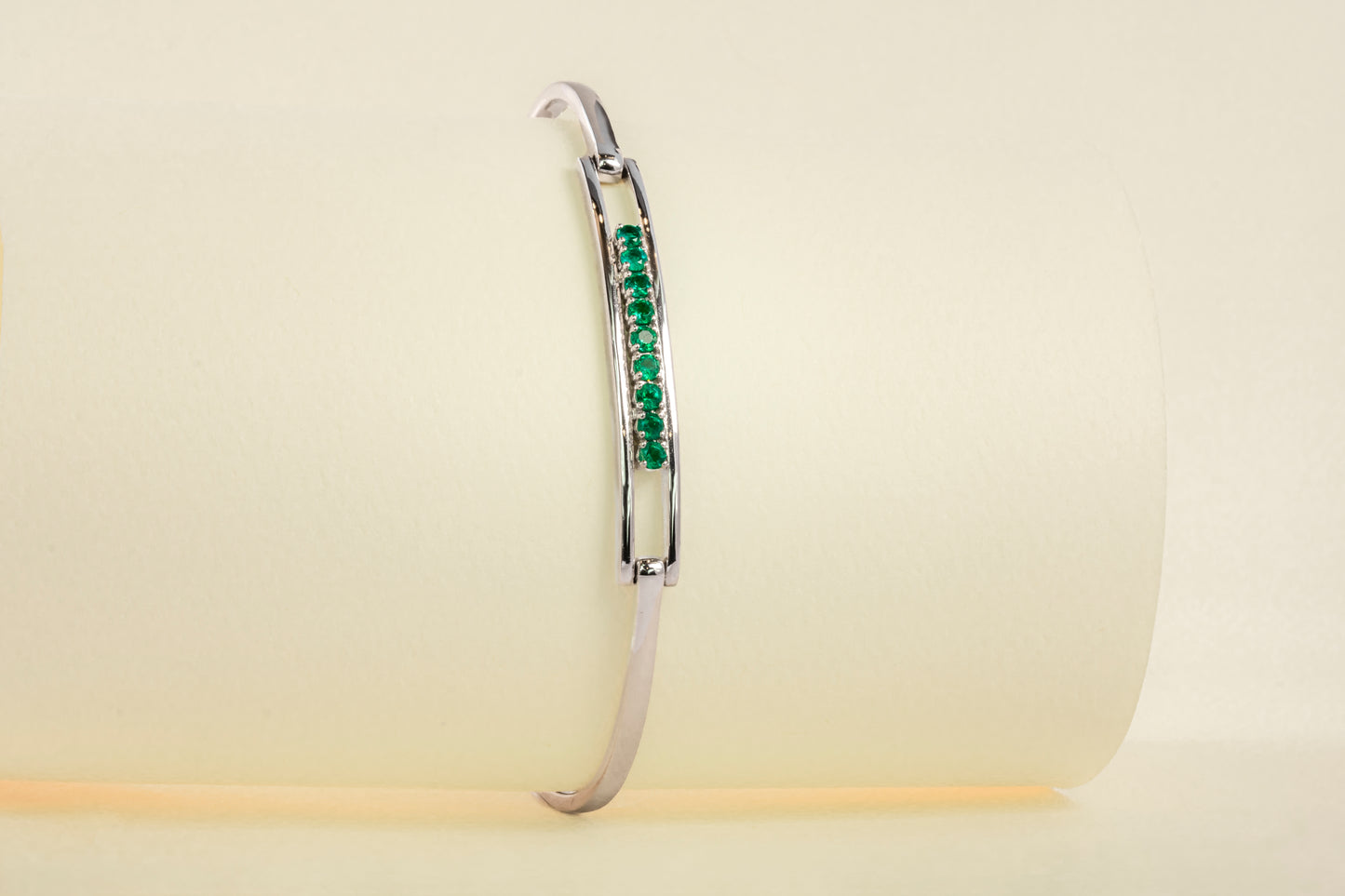 Brazalete oro blanco con esmeralda natural - BRA004