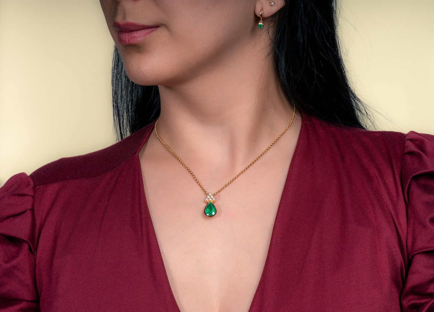 Dije con cadena oro amarillo con esmeralda y diamantes naturales - DOA073