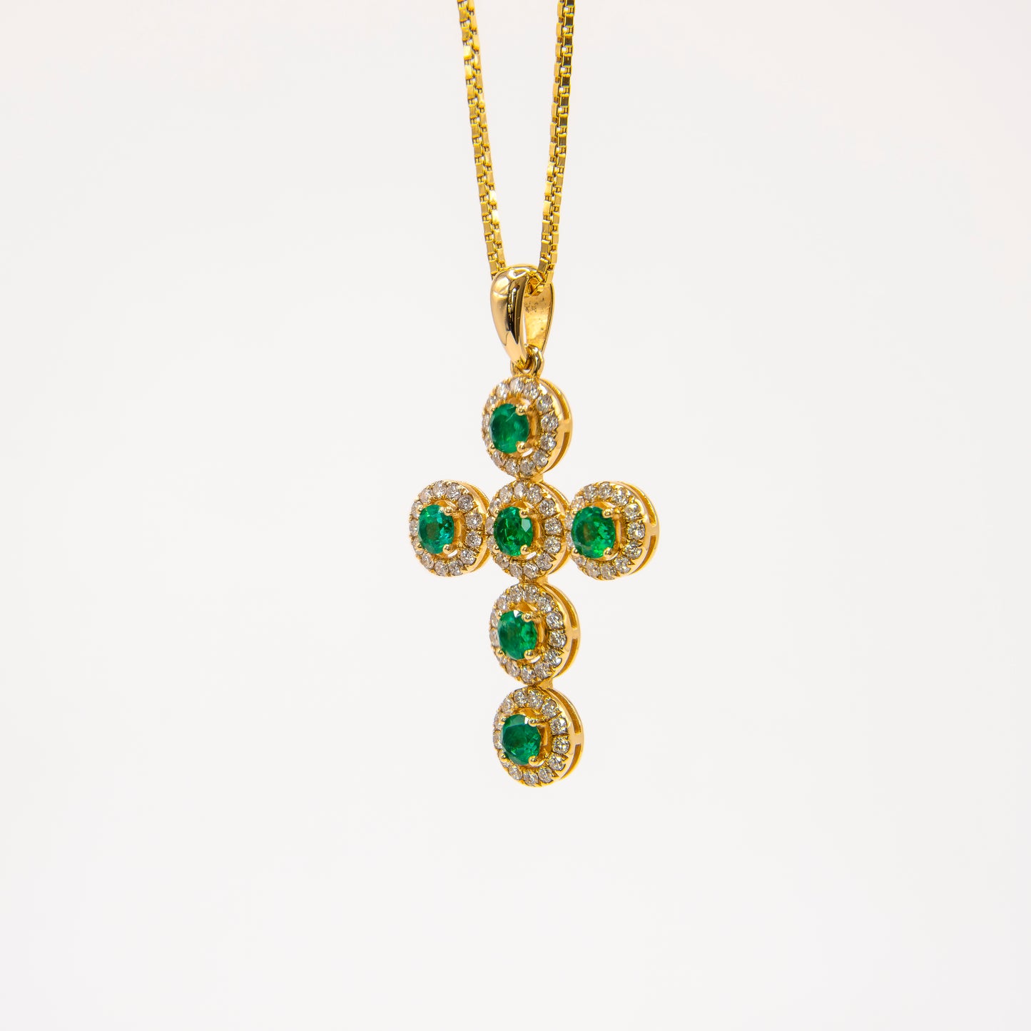 Dije oro amarillo con esmeraldas y diamantes naturales - DOA169