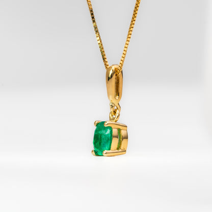 Dije oro amarillo con esmeralda natural - DOA171