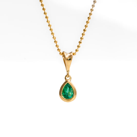 Dije oro amarillo con esmeralda natural - DOA172