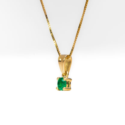 Dije oro amarillo con esmeralda natural - DOA173