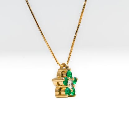 Dije con cadena oro amarillo con esmeraldas y diamantes naturales - DOA174
