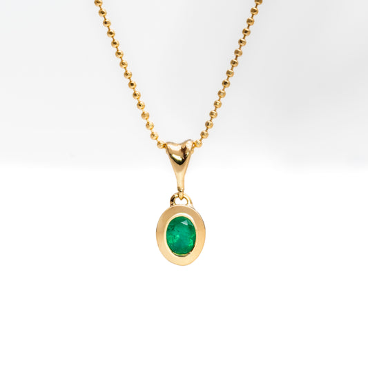 Dije oro amarillo con esmeralda natural - DOA180