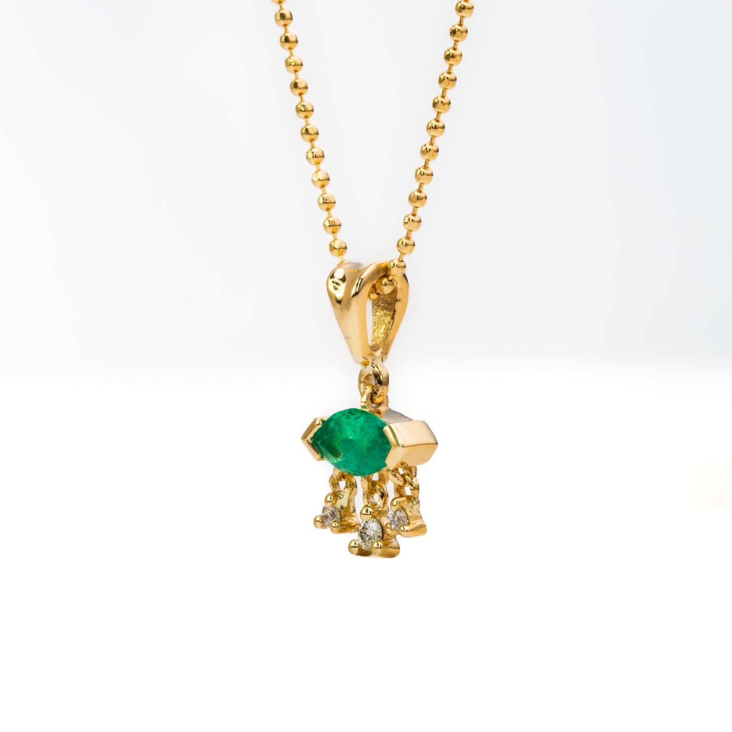 Dije oro amarillo con esmeralda y diamantes naturales - DOA181