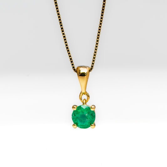Dije oro amarillo con esmeralda natural - DOA183