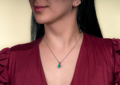 Dije oro blanco con esmeralda natural - DOB022
