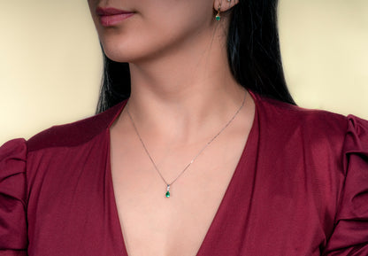 Dije con cadena cluster oro blanco con esmeralda y diamante naturales - DOB039
