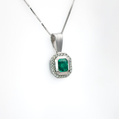 Dije oro blanco con esmeralda y diamantes naturales - DOB058