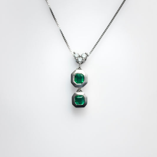 Dije con cadena oro blanco con esmeralda y diamantes naturales - DOB059