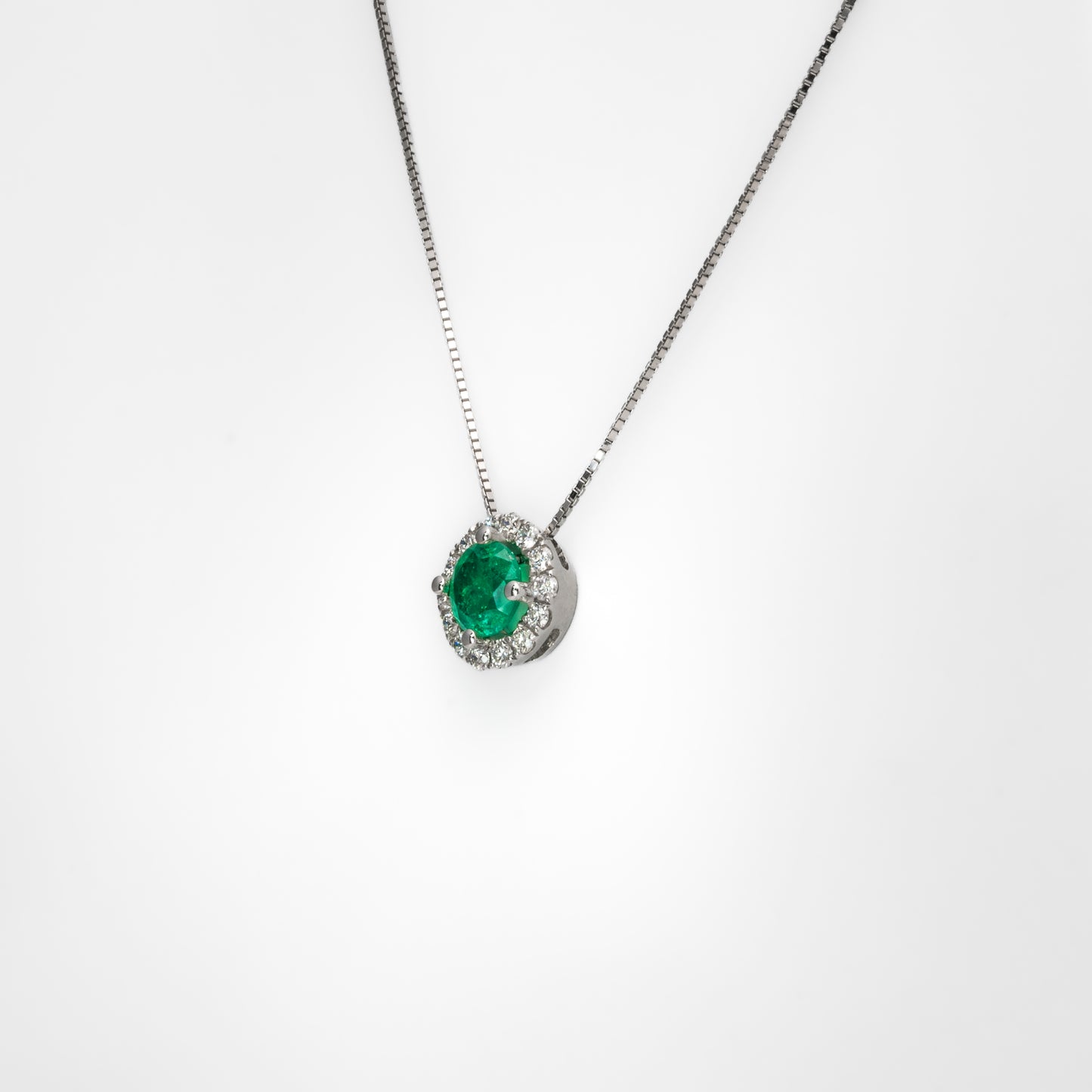 Dije con cadena oro blanco con esmeralda y diamantes naturales - DOB061