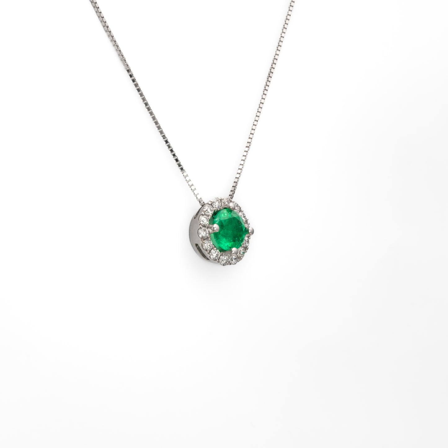 Dije con cadena oro blanco con esmeralda y diamantes naturales - DOB061