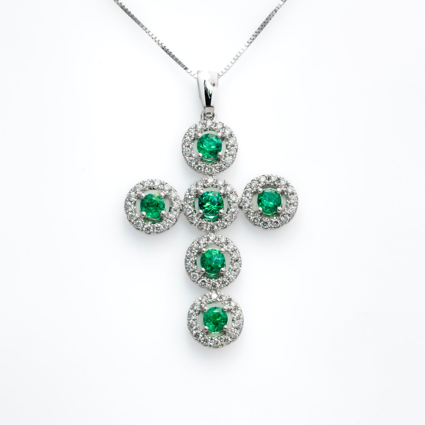 Dije oro blanco con esmeralda y diamantes naturales - DOB062