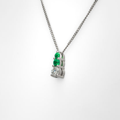 Dije con cadena oro blanco con esmeraldas y diamantes naturales - DOB064