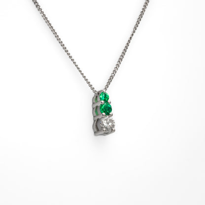 Dije con cadena oro blanco con esmeraldas y diamantes naturales - DOB064