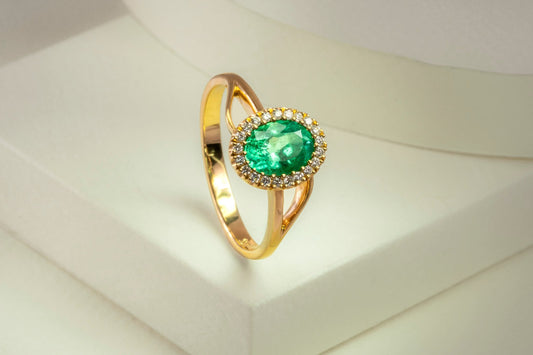 Anillo cluster oro amarillo con esmeralda y diamantes naturales - ANA148 - Etherna