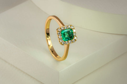 Anillo cluster oro amarillo con esmeralda y diamantes naturales - ANA158 - Etherna