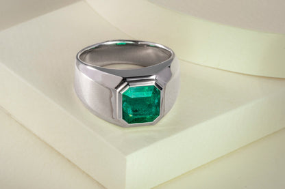Anillo de hombre oro blanco con esmeralda natural - ANB069 - Etherna