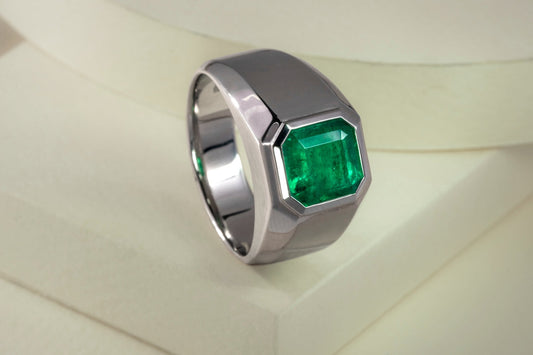 Anillo de hombre oro blanco con esmeralda natural - ANB069 - Etherna