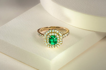 Anillo marquesa oro amarillo con esmeralda y doble halo de diamantes naturales - ANA138 - Etherna