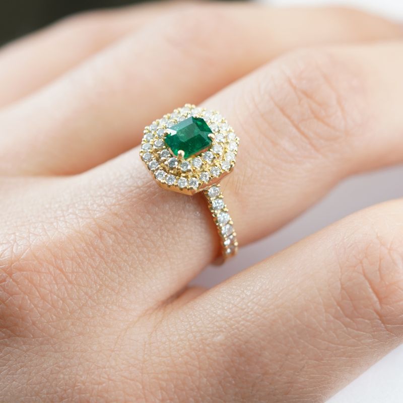 Anillo marquesa oro amarillo con esmeralda y doble halo de diamantes naturales - ANA138 - Etherna