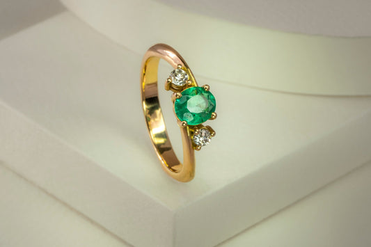 Anillo oro amarillo con esmeralda y diamantes naturales - ANA142 - Etherna