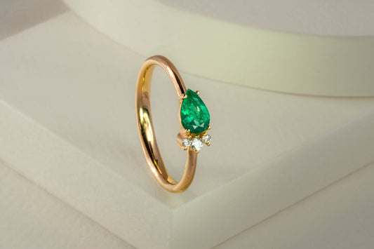 Anillo oro amarillo con esmeralda y diamantes naturales - ANA145 - Etherna