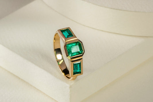 Anillo oro amarillo con esmeraldas naturales - ANA075 - Etherna