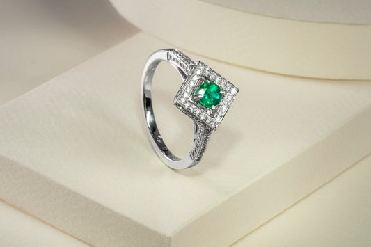 Anillo oro blanco con esmeralda y diamantes naturales - ANB007 - Etherna