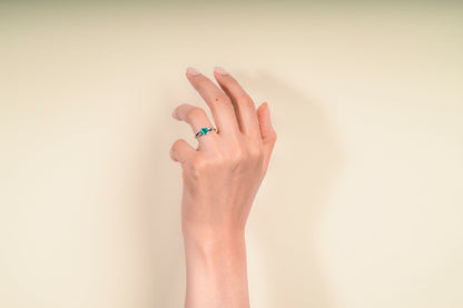 Anillo oro blanco con esmeralda y diamantes naturales - ANB058 - Etherna