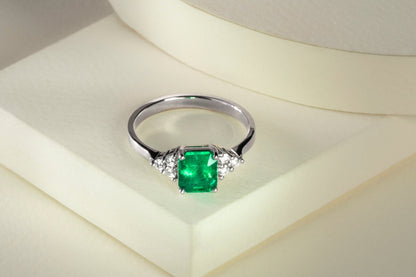 Anillo oro blanco con esmeralda y diamantes naturales - ANB064 - Etherna