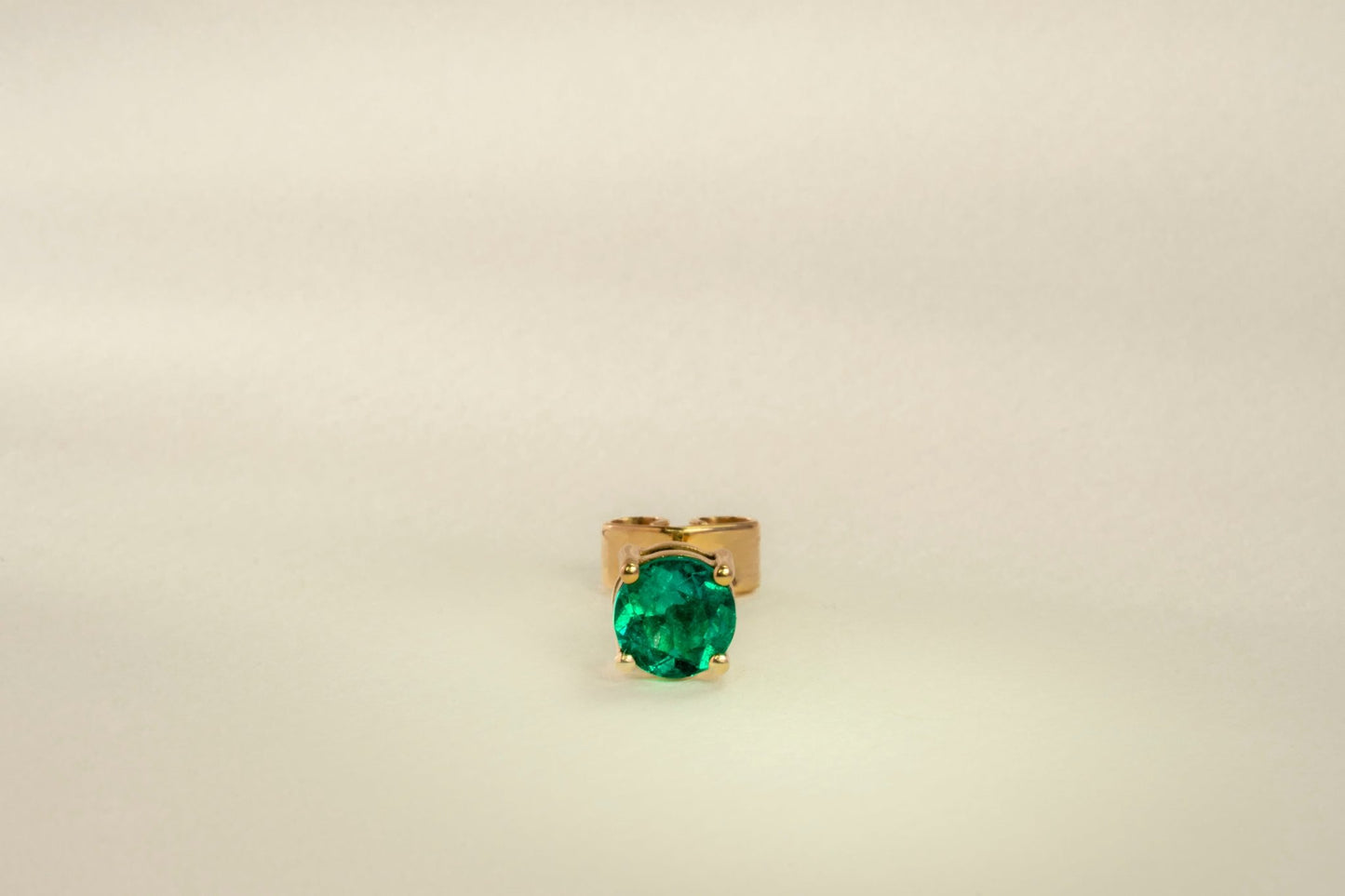 Arete topo solitario con esmeralda natural - ARA062 - Etherna