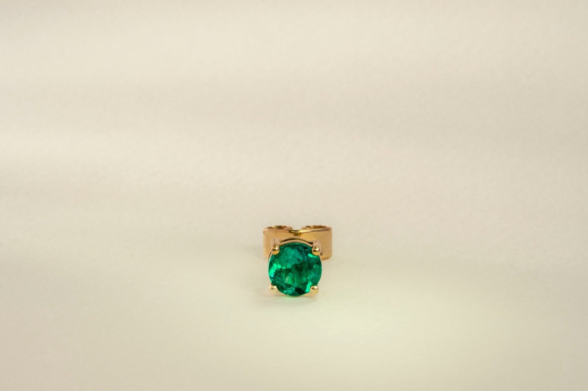 Arete topo solitario con esmeralda natural - ARA062 - Etherna