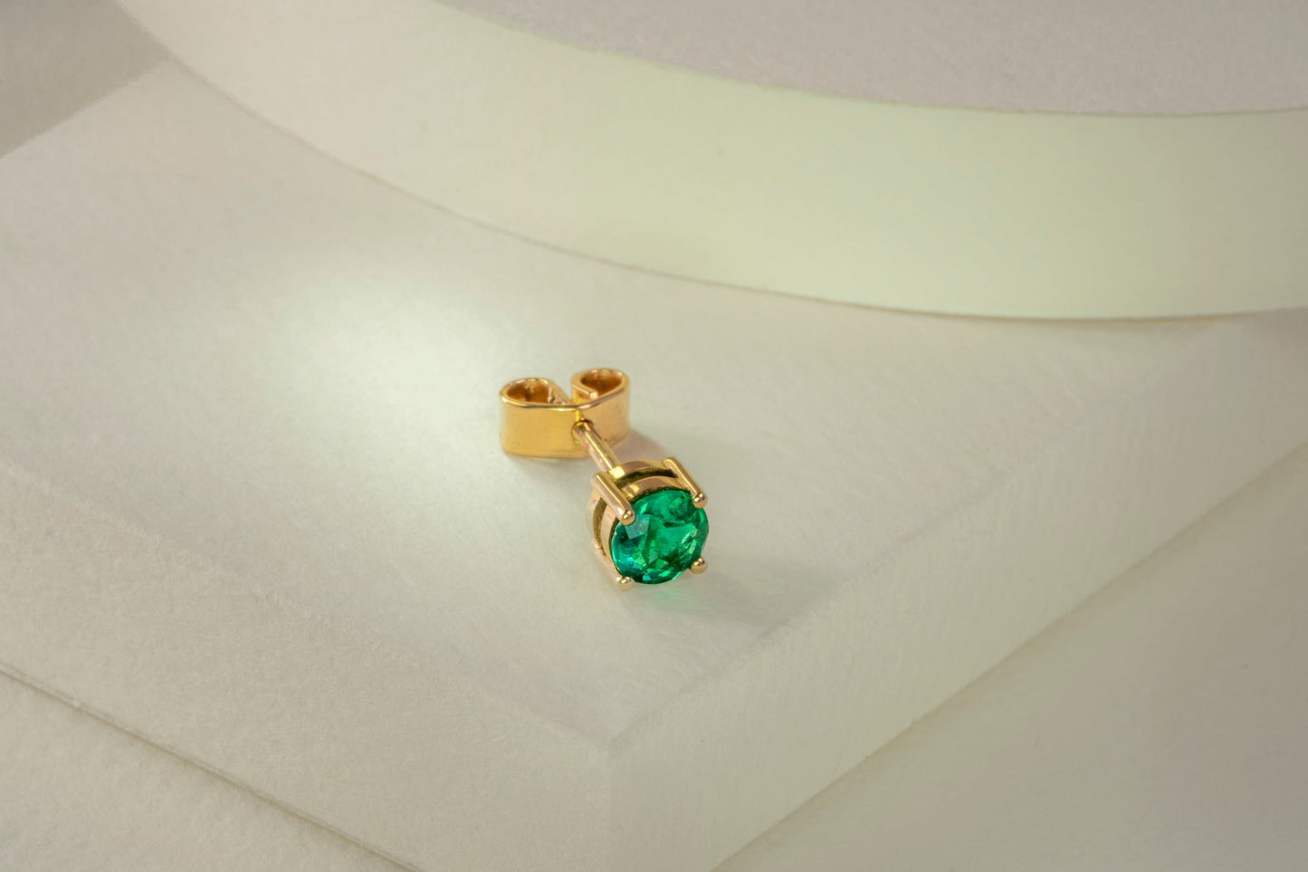 Arete topo solitario con esmeralda natural - ARA062 - Etherna