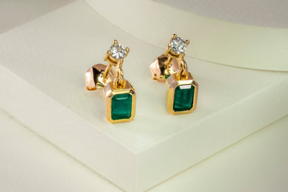 Aretes colgantes oro amarillo con esmeraldas y diamantes naturales - ARA063 - Etherna