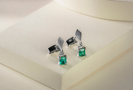 Aretes colgantes oro blanco con esmeralda natural - ARB033 - Etherna