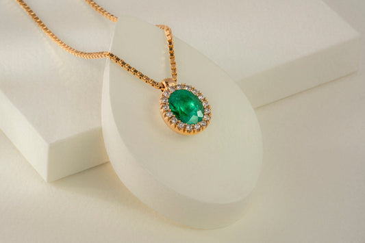 Dije cluster con cadena oro amarillo con esmeralda y diamantes naturales - DOA037 - Etherna