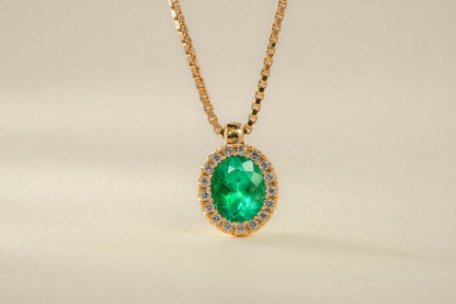 Dije cluster con cadena oro amarillo con esmeralda y diamantes naturales - DOA037 - Etherna